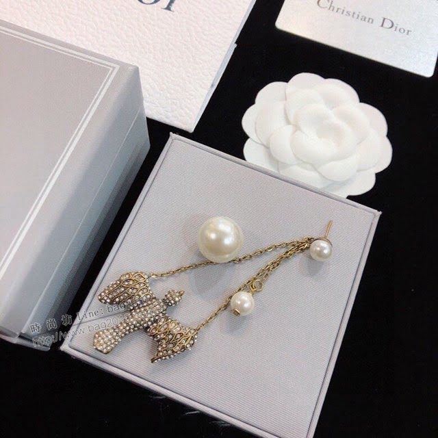 Dior飾品 迪奧經典熱銷款復古淡金色珍珠單邊耳釘  zgd1026